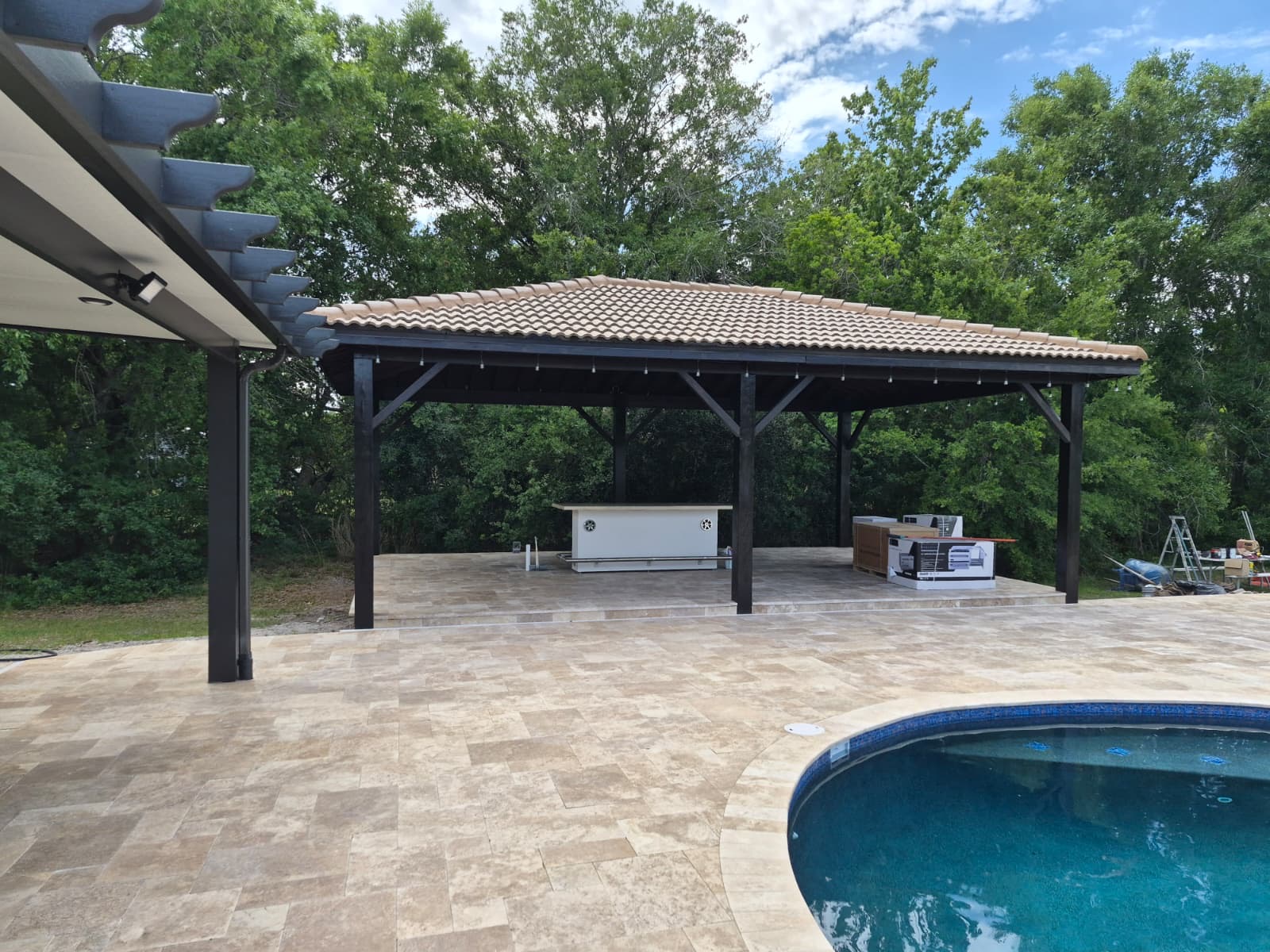 Outdoor kitchen